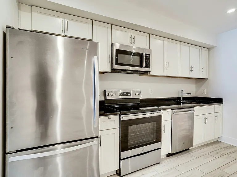 727 Quebec Pl NW #B — Photo 6