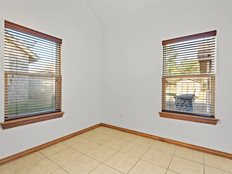 524 E Greenbriar Cir #524 — Photo 32