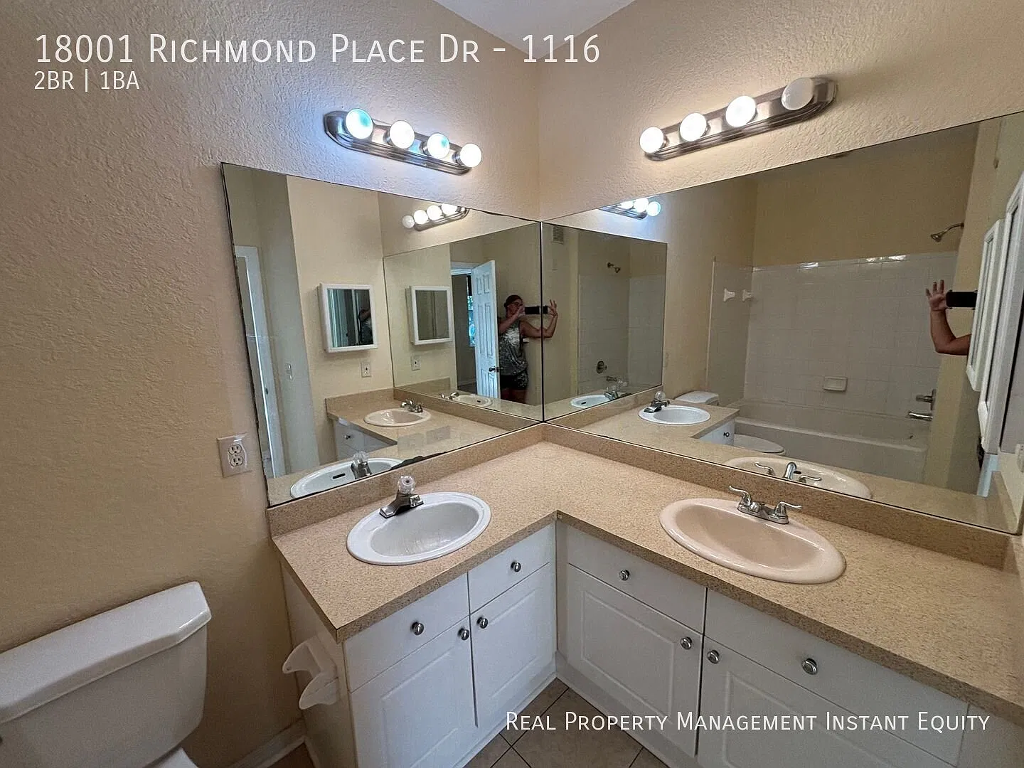 Charming 2-Bedroom Apartment in The Enclave at Richmond Place! — Photo 4