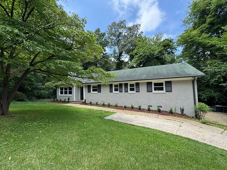 204 Glen Ridge Rd NE — Photo 1