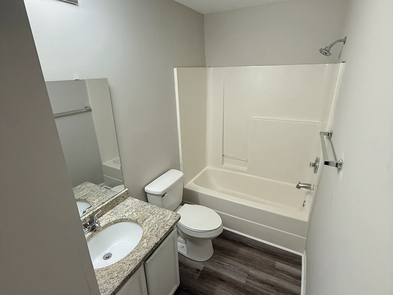 3 bed, $1,500 — Photo 3