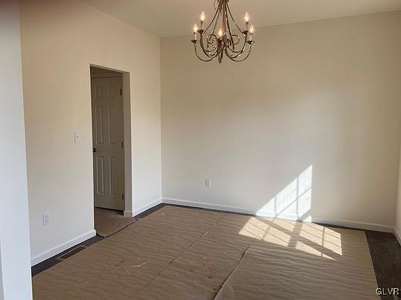 5th image of 3931 Mountain View Ave #12