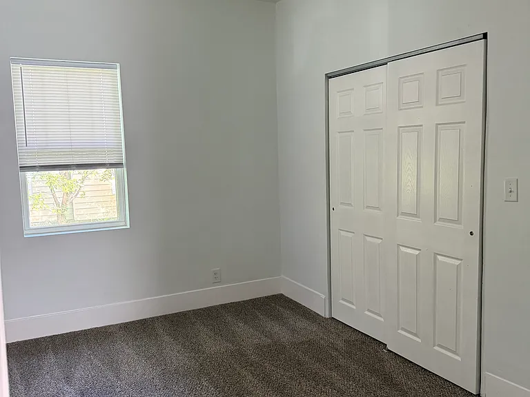 1711 W Chestnut St — Photo 4