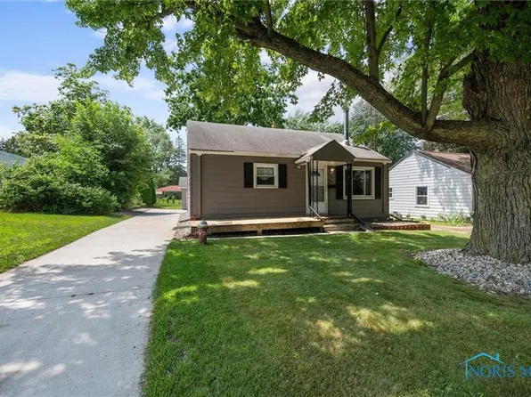 130 S Hallett Ave, Swanton, OH 43558