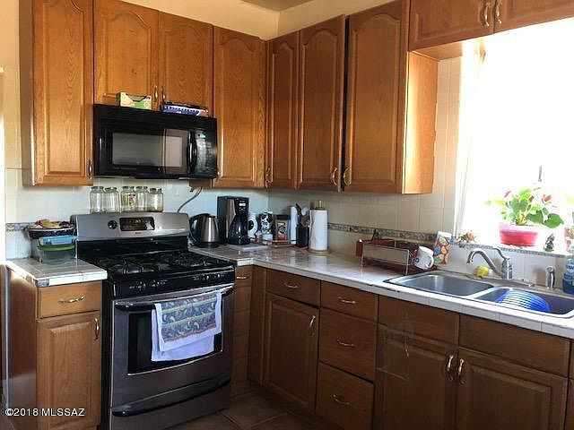 1st image of 906 N Grande Ave