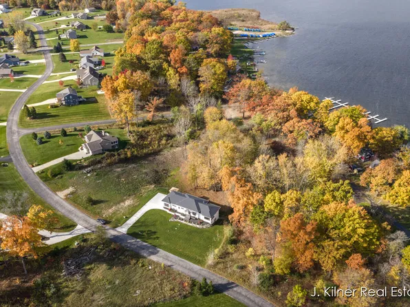 9465 Wabasis Pointe Dr NE, Greenville, MI 48838