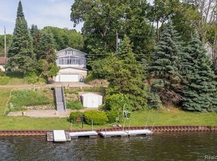 11832 Big Lake Rd, Davisburg, MI 48350