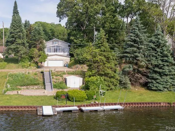 11832 Big Lake Rd, Davisburg, MI 48350