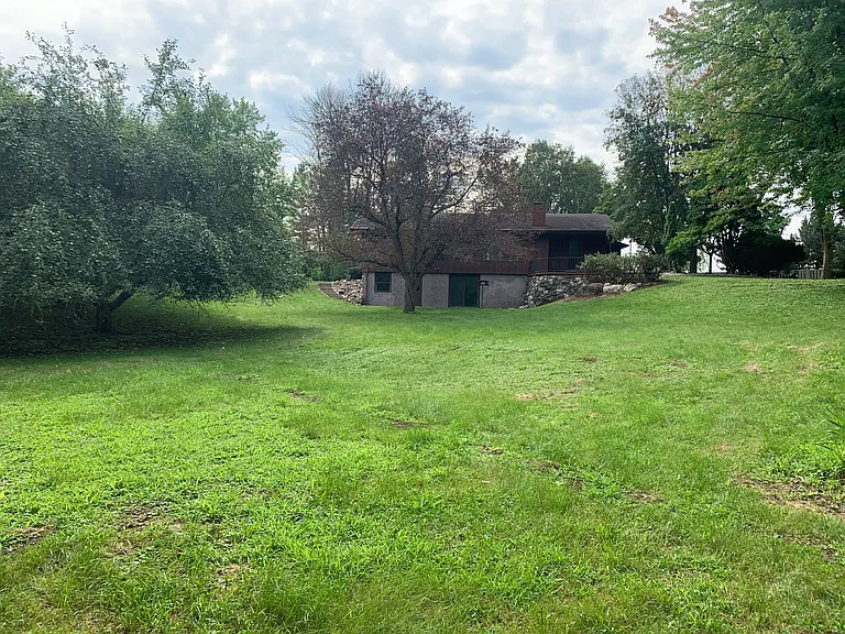 11 Green Way Dr #1 — Photo 4