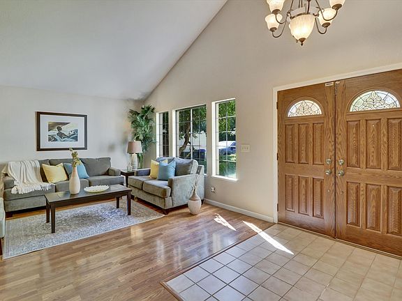 3rd image of 3014 Calle De La Mesa