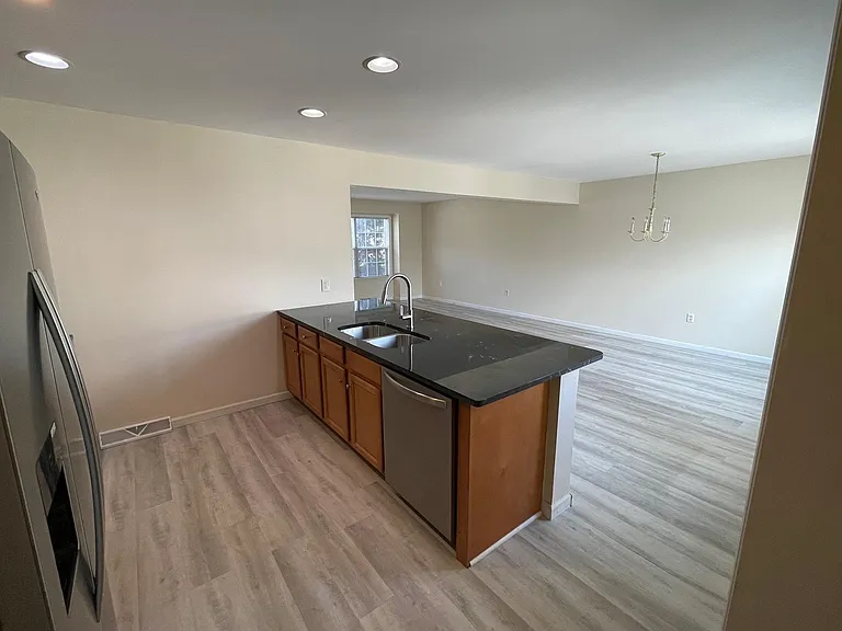 673 Wallingford Rd — Photo 3