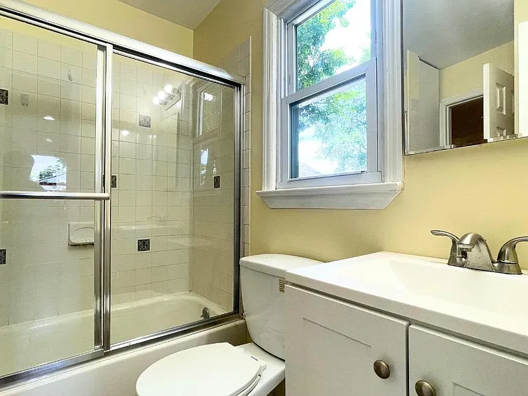 408 Ryders Ln — Photo 11