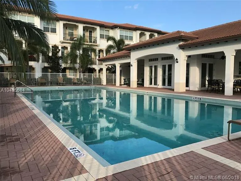 2574 Centergate Dr #201 — Photo 2