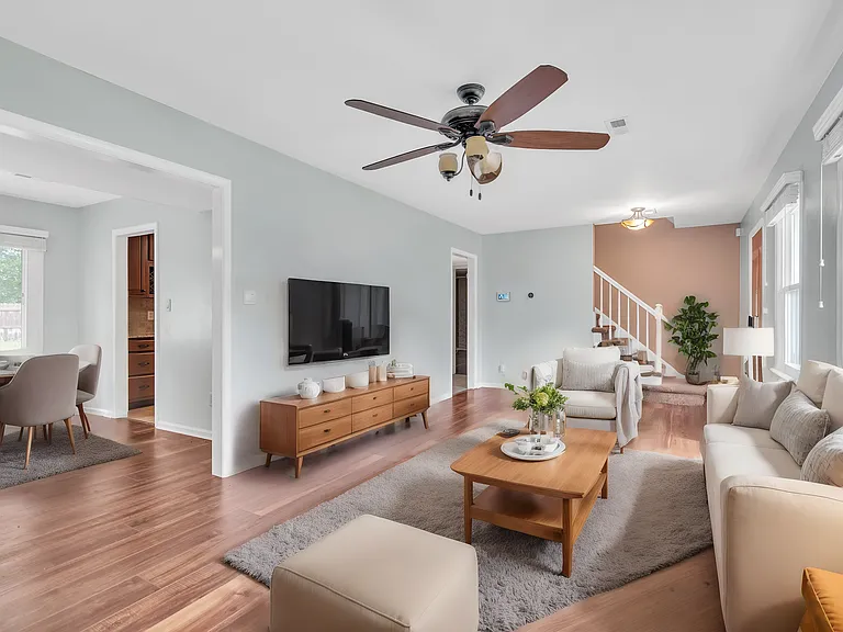 302 Lampros Ct — Photo 2