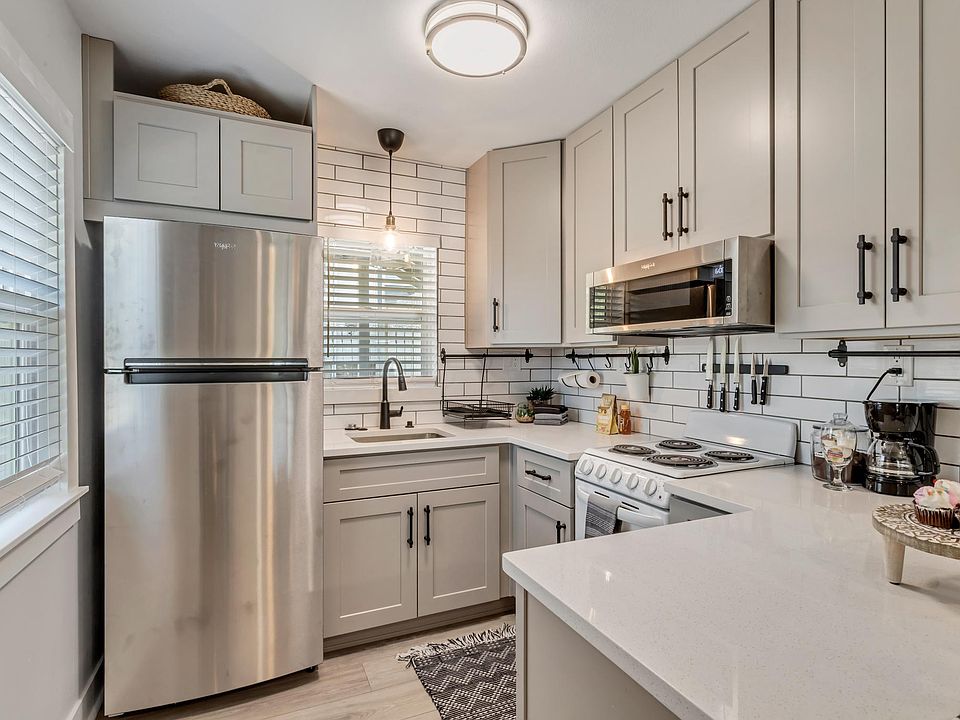1st image of 1702 E Woodside Dr APT 3