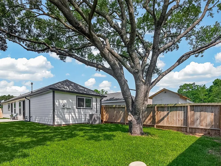 13843 Northlake Dr — Photo 15