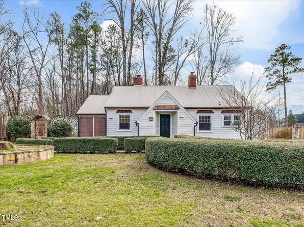 101 Hearthstone Ln, Chapel Hill, NC 27516