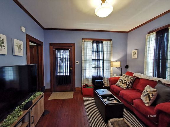 3rd image of 81 Sunnyside Dr