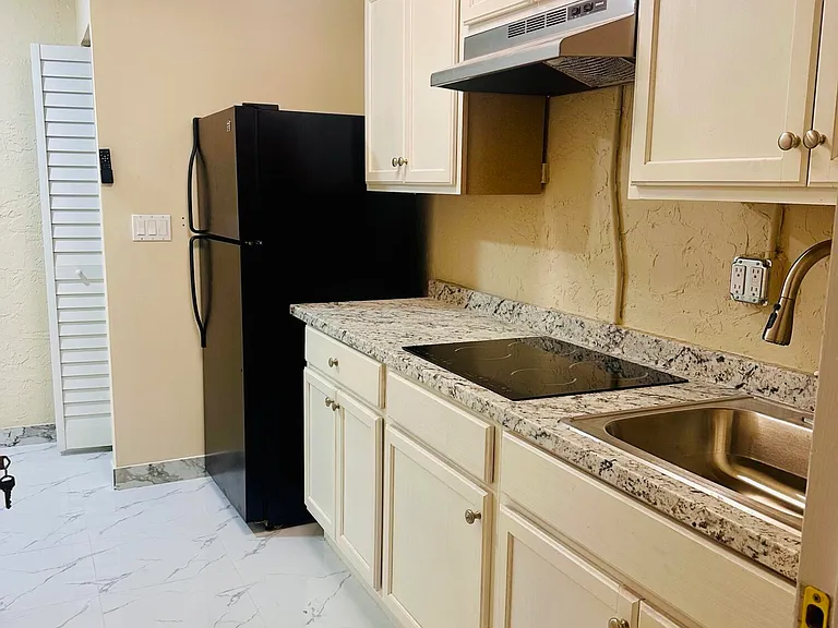 6245 Saxon Blvd — Photo 9