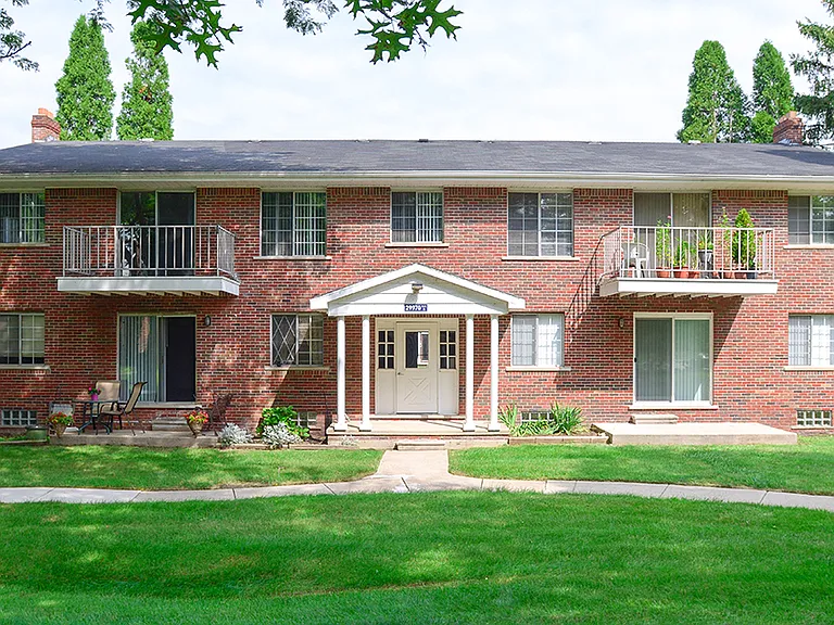 Gibraltar Pointe Apartments — Photo 6