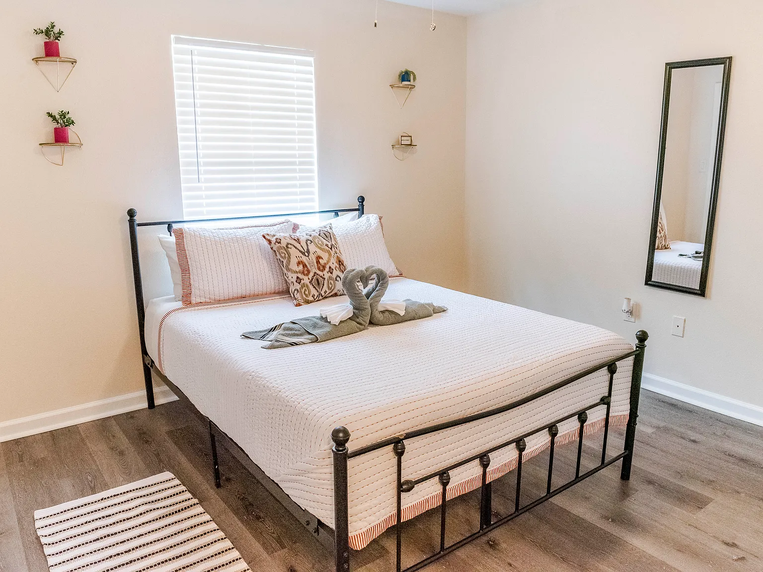2 bed, 750 sqft, $1,100 — Photo 2