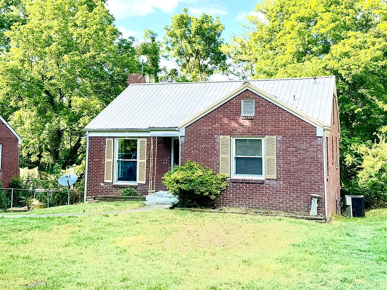 1156 Ridgeway Dr — Photo 1