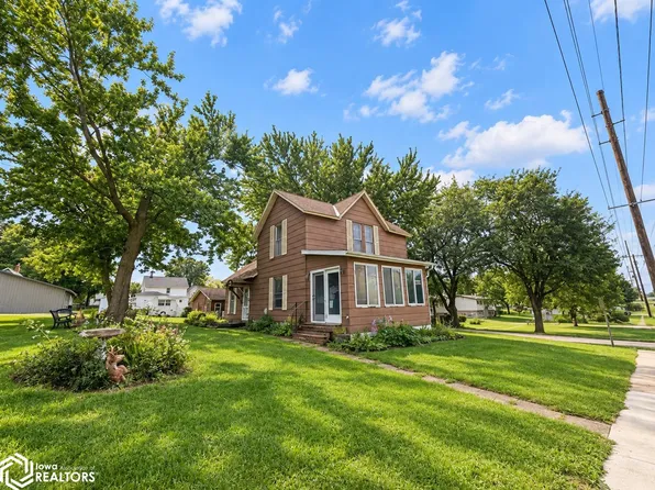 916 Center St, Brooklyn, IA 52211
