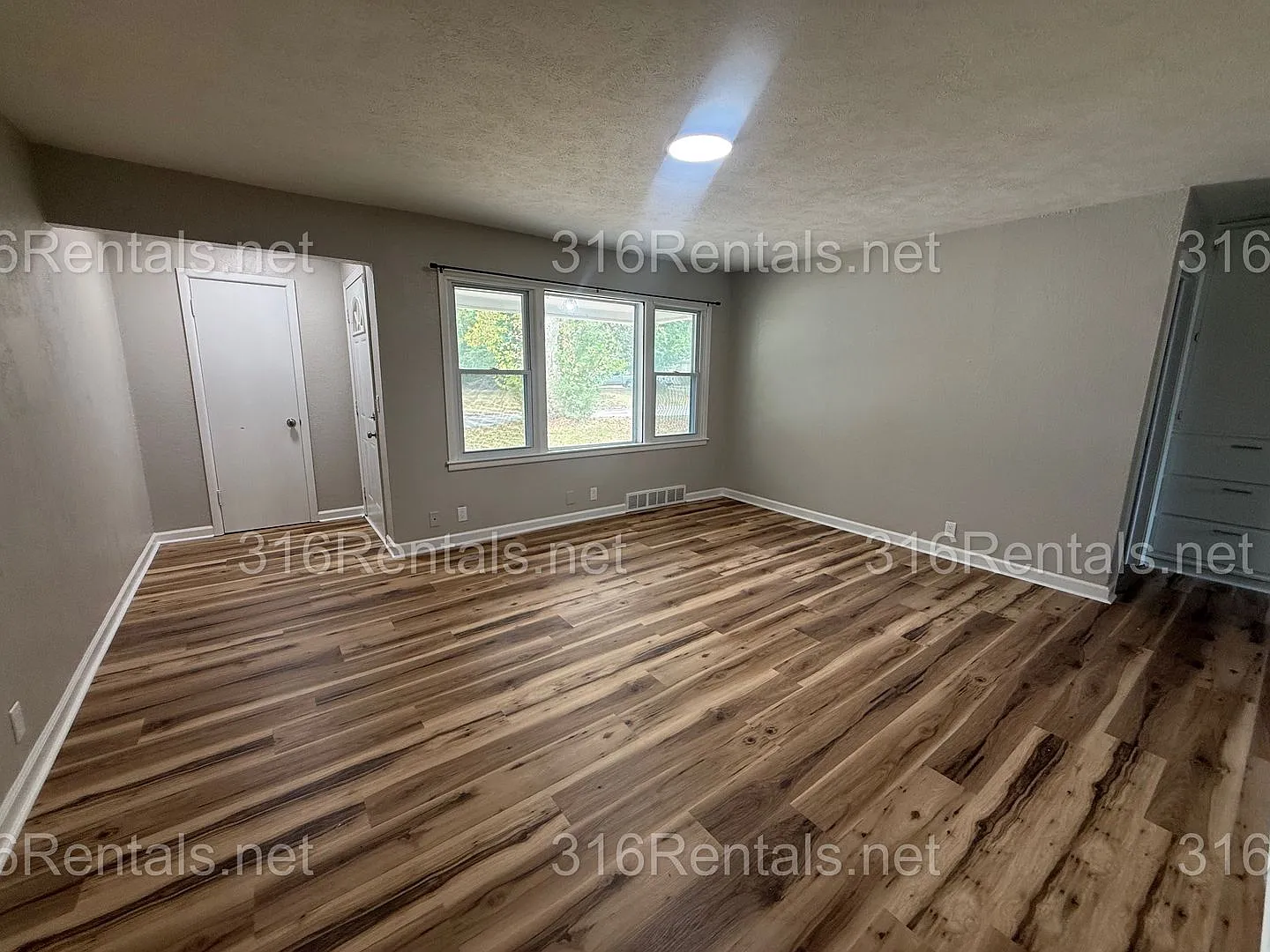 $1345 - **Coming Soon** 4 Bedroom / 1 Bathroom - Beautiful Single Family Home — Photo 3