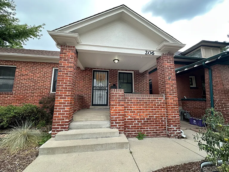 206 S Emerson St — Photo 2
