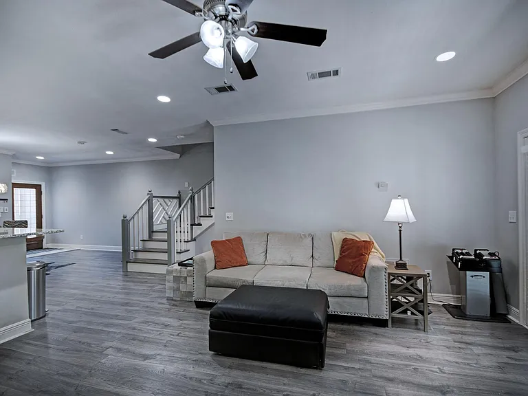 Charleston Cir — Photo 3