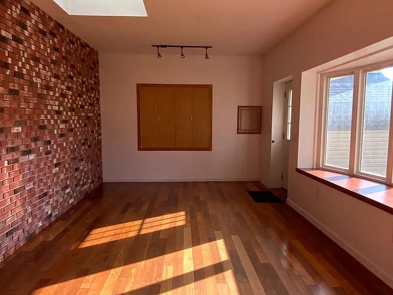 125 S Market Ave — Photo 5