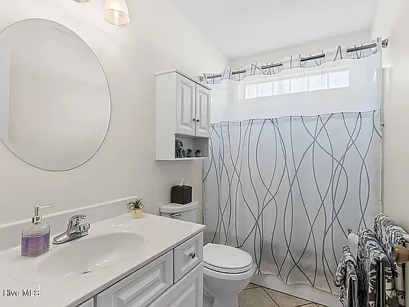 3 bed, 2400 sqft, $2,600 — Photo 4