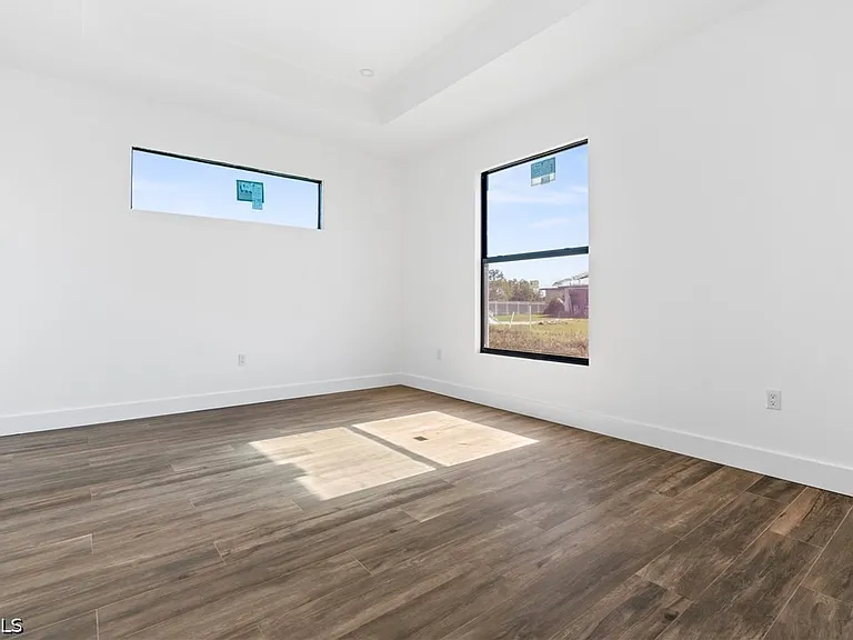 2803 44th St SW — Photo 14