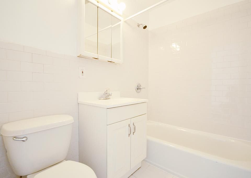 1st image of 228 Smith St APT 4
