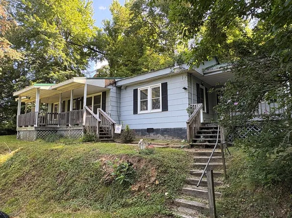 209 Oak St, Richlands, VA 24641