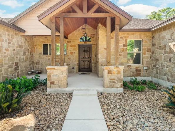 114 CHAMPIONS BOULEVARD, La Vernia, TX 78121