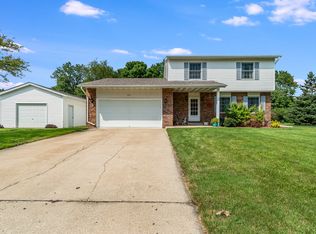 7 Ridgeway Dr, Valparaiso, IN 46385