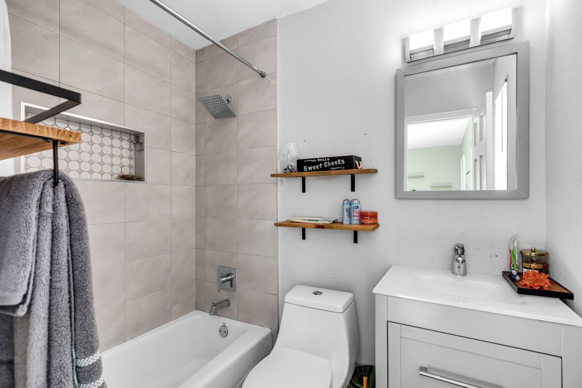 22-web-or-mls-302nw100th-23