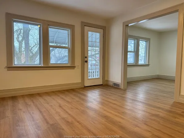 1521 Parent Ave, Windsor, ON N8X 4J8