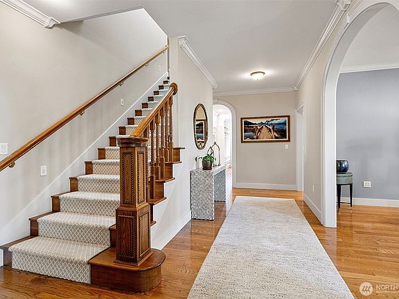 4th image of 1014 N E Street