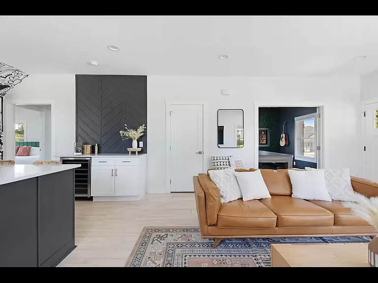 1723 Underwood St — Photo 3