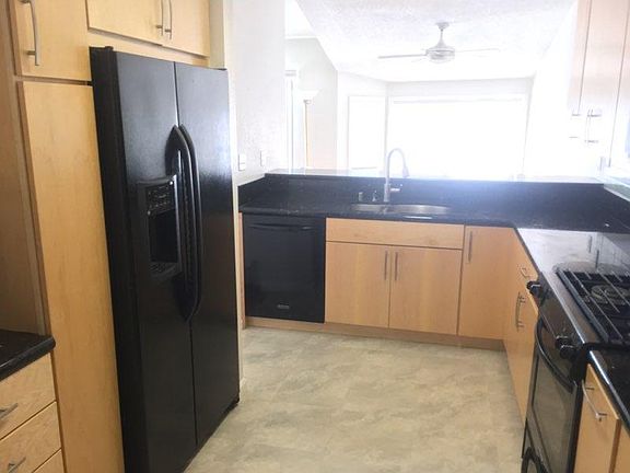 5th image of 17 Birchwood Dr