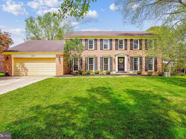 9117 Paddock Ln, Potomac, MD 20854