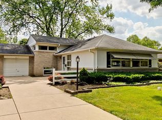 808 W Dresser Dr, Mount Prospect, IL 60056