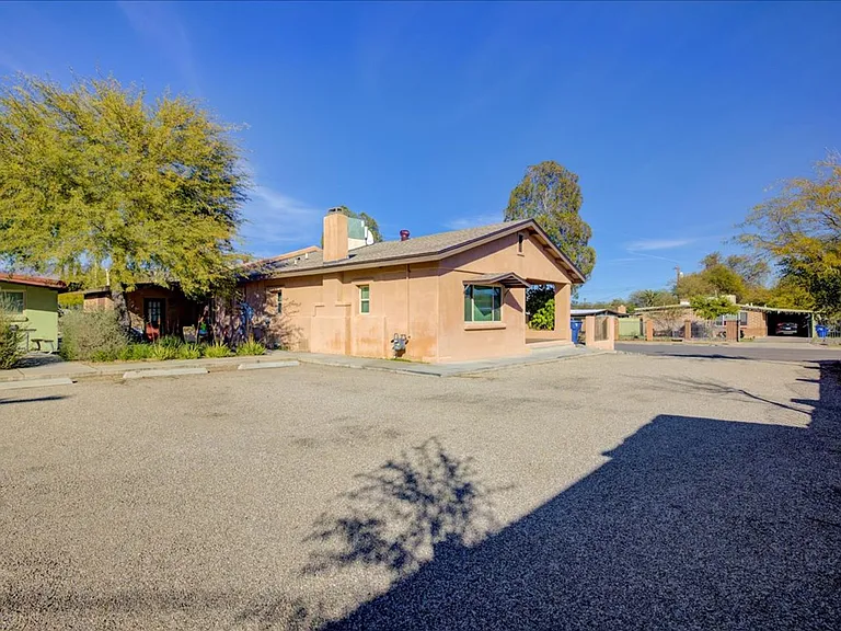 1421 N. Louis Ave — Photo 20