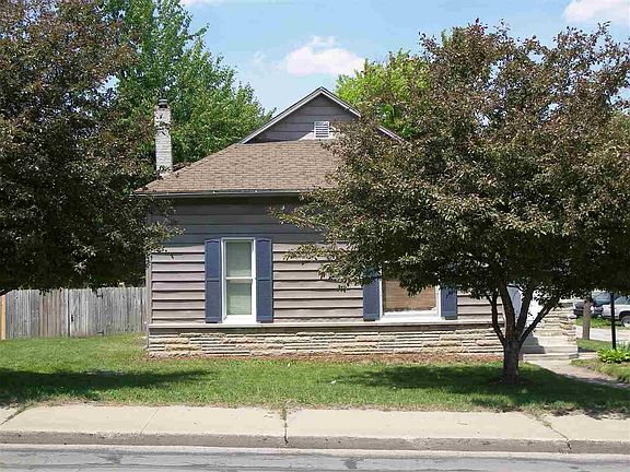 3rd image of 416 W Winona Ave