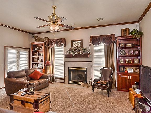 3rd image of 1120 SW 127th Pl