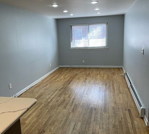 4th image of 2515 44th St #1