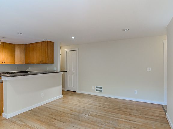 5th image of 2211 Franklin Ave E APT 2