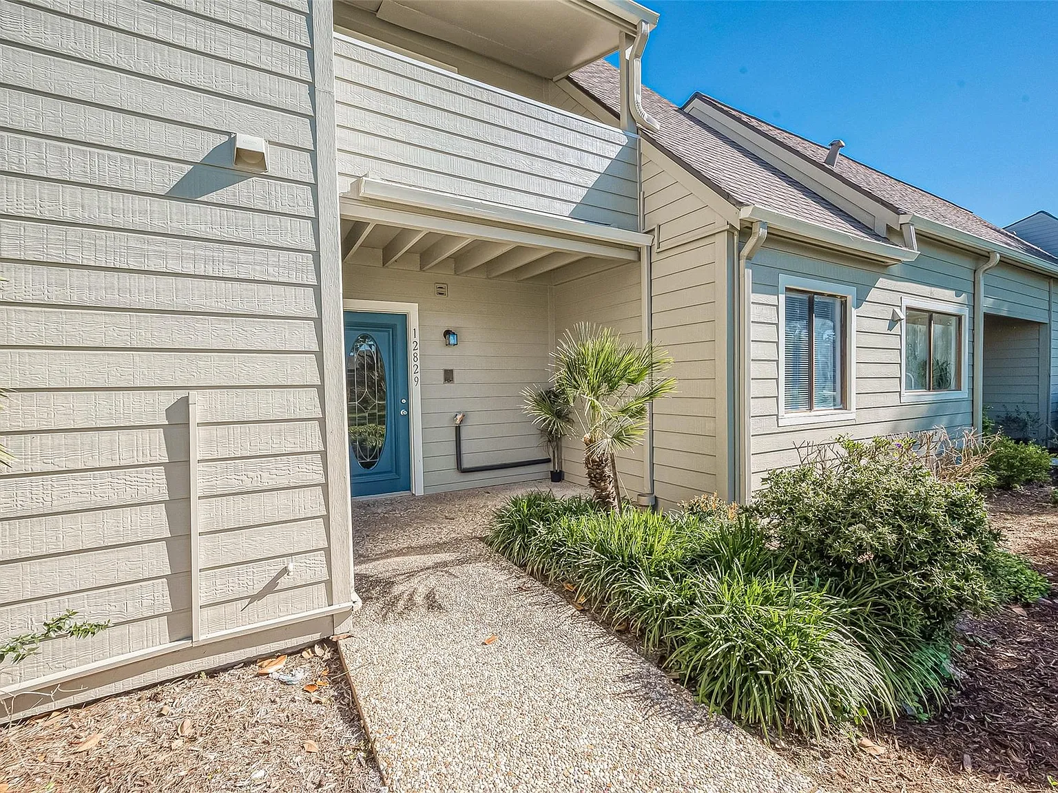 2 bed, 2.5 bath, 1259 sqft, $1,595 — Photo 3